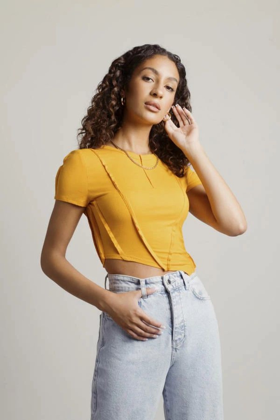 * Tobi Only One Here White Seam Lines Asymmetric Tee | Crop Tops